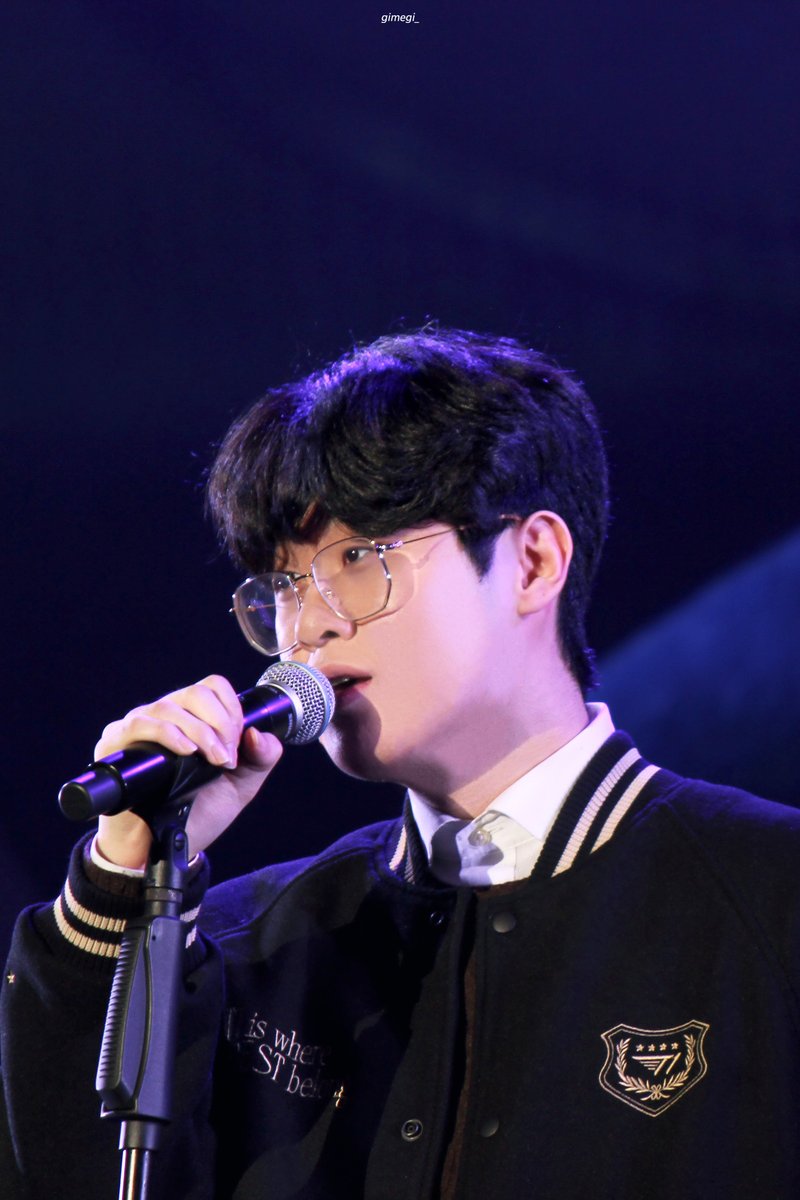 gimegi_'s tweet photo. 그저께 내한공연에 갔습니다
내한공연이 열린건 아니고요
그냥 티원콘에 갔습니다
사실 해외 아티스트가 온 건 아니고요
그냥 최우제가 우덤 리바인이었습니다
#Zeus #제우스 #최우제 https://t.co/3Ox9BBwQSN