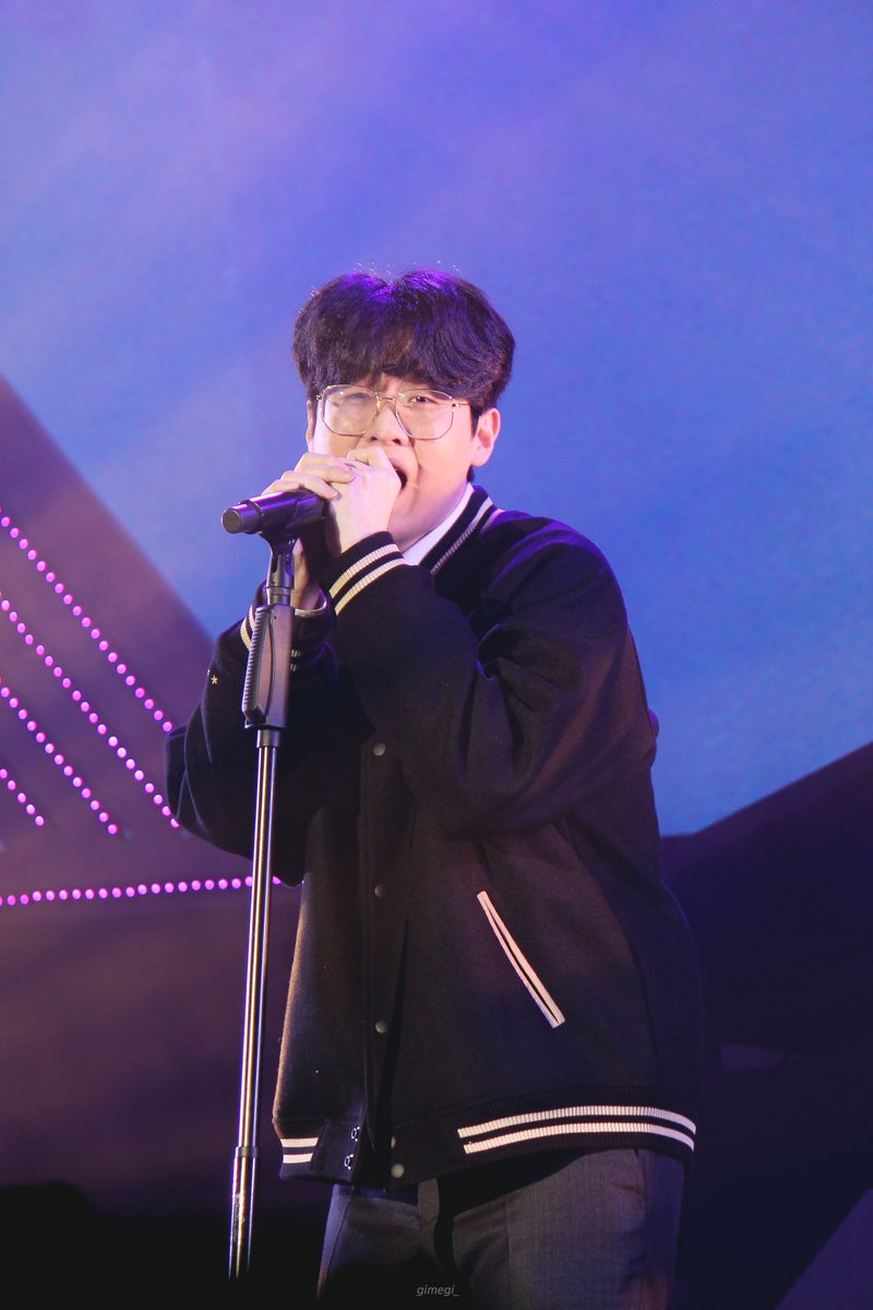 gimegi_'s tweet photo. 그저께 내한공연에 갔습니다
내한공연이 열린건 아니고요
그냥 티원콘에 갔습니다
사실 해외 아티스트가 온 건 아니고요
그냥 최우제가 우덤 리바인이었습니다
#Zeus #제우스 #최우제 https://t.co/3Ox9BBwQSN