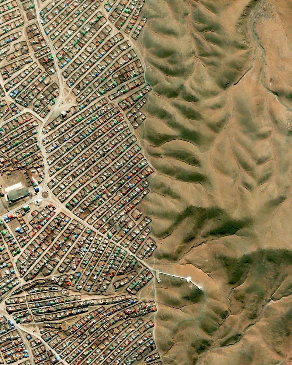 Rainmaker1973's tweet photo. Where the city ends. 

Arvaikheer, Mongolia.

[source, World Urban Planning] https://t.co/PWP1jWTqdA