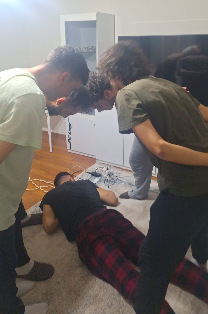 ofyigitoff's tweet image. yılbaşından bir hatıra fotoğrafı bırak yoksa 2024 kötü geçecek