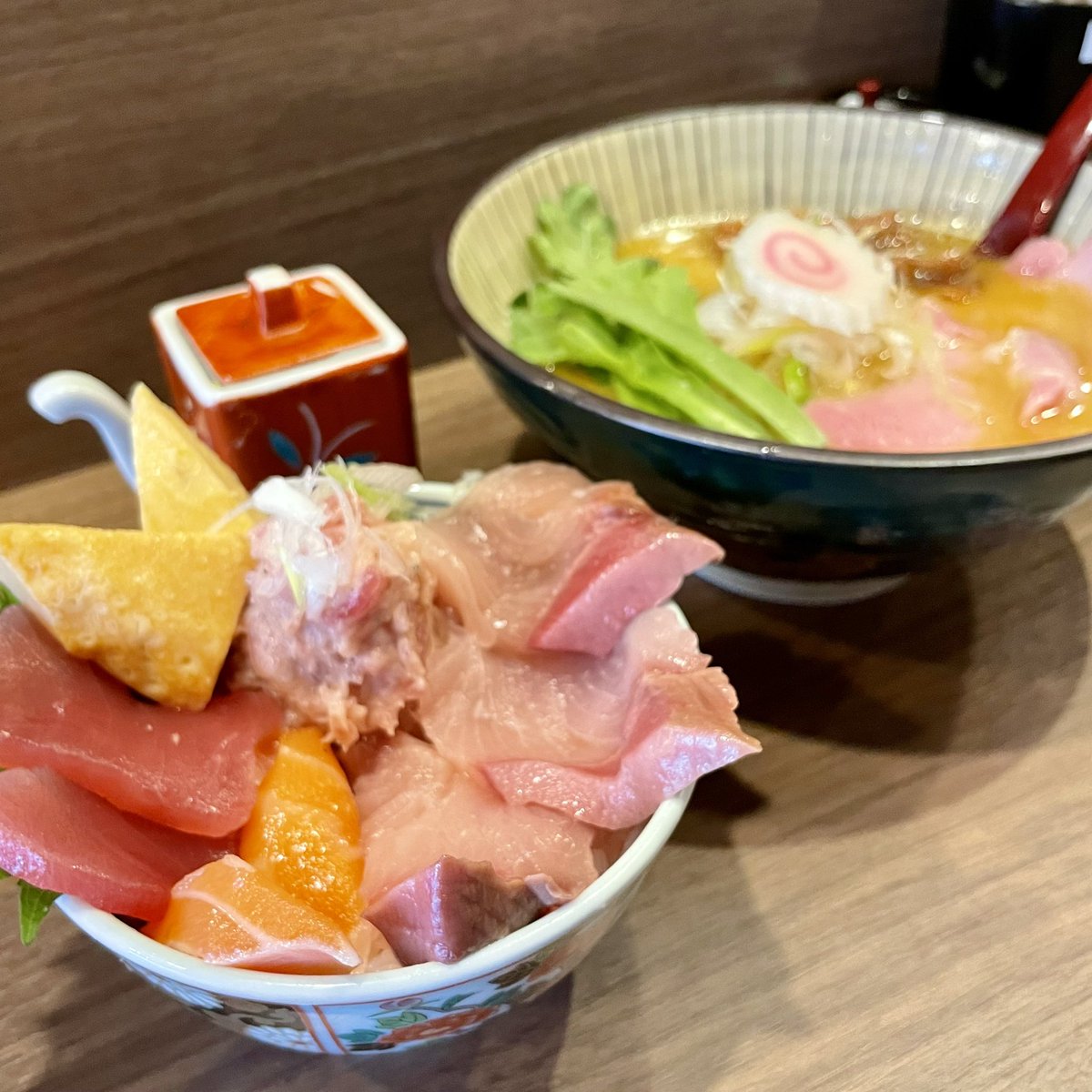 riko93993126's tweet photo. …
＊がふうあん＊
まさかの 元旦に「がふうあん」💕
孫ちゃんが一緒だと
カウンターのラーメン屋さんには
なかなか行けなくて😅
子供たちに元旦はそれぞれのお嫁さんと旦那さまのお家で過ごして
2日にウチで集合の提案して
みんなを送り出したら｡｡🙄
行けちゃいましたぁ🙌🤭
元旦営業に感謝です〜🙏 https://t.co/uAKGe3zFZ1