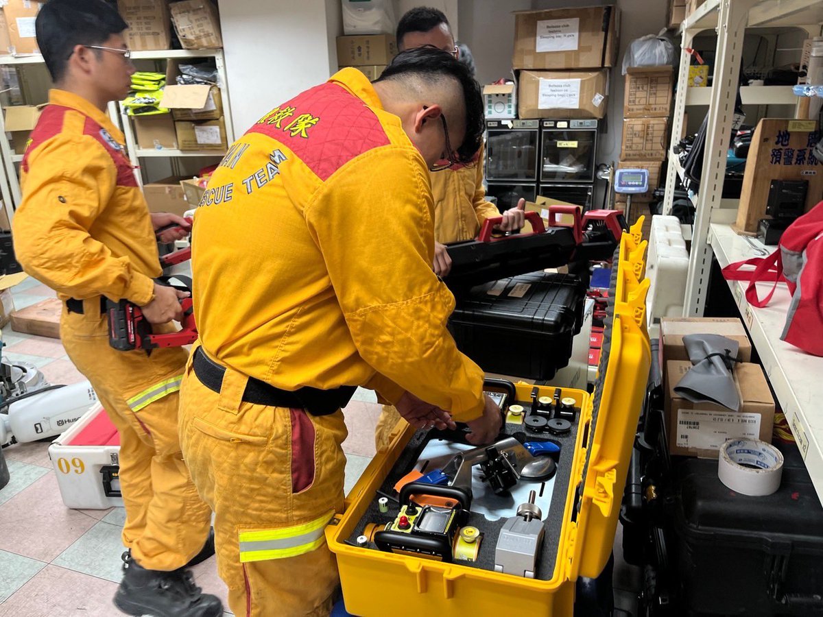 石川県を中心とした地震を受け、台湾消防当局は国際人道救援のための特殊救援隊を待機させたと発表。自治体ごとの輪番当番にあたっている屏東県、台北市が準備を進め、医師らを含む160人がスタンバイ。

同じ地震多発地域である台湾、しっかりした備えと立ち上がりの早さはさすが。