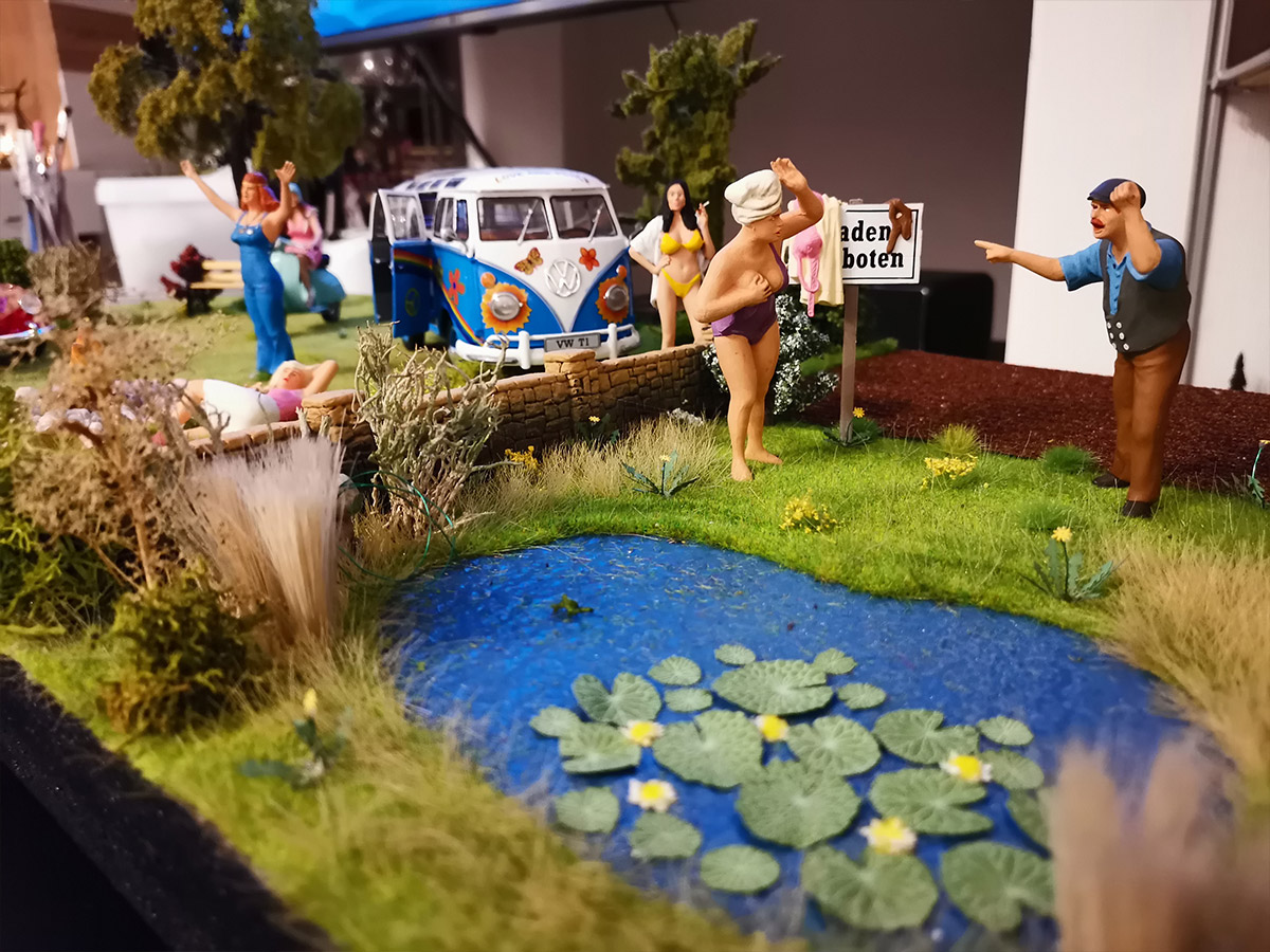 RevellGermany's tweet photo. VW Bus Samba T1 Flower Power in 1/24 scale built by Kathrin Wandt.

Send us your pictures to socialmedia.de@carrera-revell.com (include your name, model name &amp; scale) and we'll feature them on our social channels.

#Revell #ModelKit #VWBus #SambaT1 #ScaleModeling #ModelCraft https://t.co/T0SJwZJR6Y