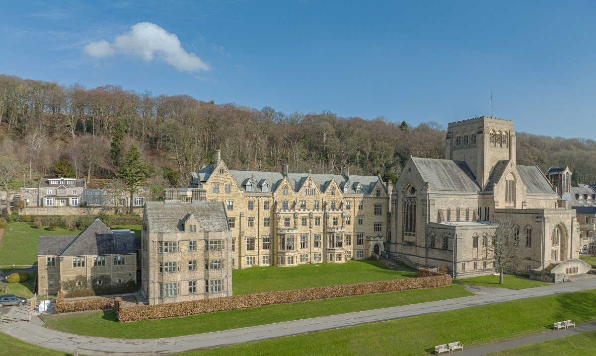 visitampleforth's tweet photo. Happy New Year!
Wishing you all a blessed and peaceful year ahead. We look forward to welcoming you to the Abbey in 2024, whether on retreat, in worship, or at our new Visitor Centre, which will open at Easter.
#AmpleforthAbbey #HappyNewYear https://t.co/CyBrA7bCLc