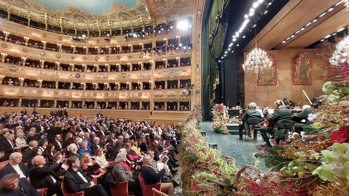 #CapodannoFenice perché c'è  sempre  una prima volta. 

#capodanno2024