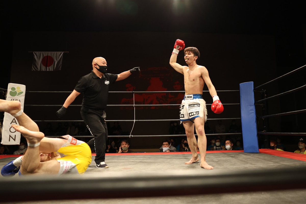 kickboxing420's tweet photo. 明けましておめでとうございます🌅

今年は辰年って事で龍が如くガンガンいこうと思います😁

今年もよろしく！！🐉

#恐れは逃げると倍になるが立ち向かえば半分になる https://t.co/OjGOTuBKLk
