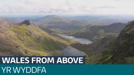 Get a bird's eye view of the stunning tip of Yr Wyddfa on ITV X. Watch here 👇itv.com/watch/news/fly…