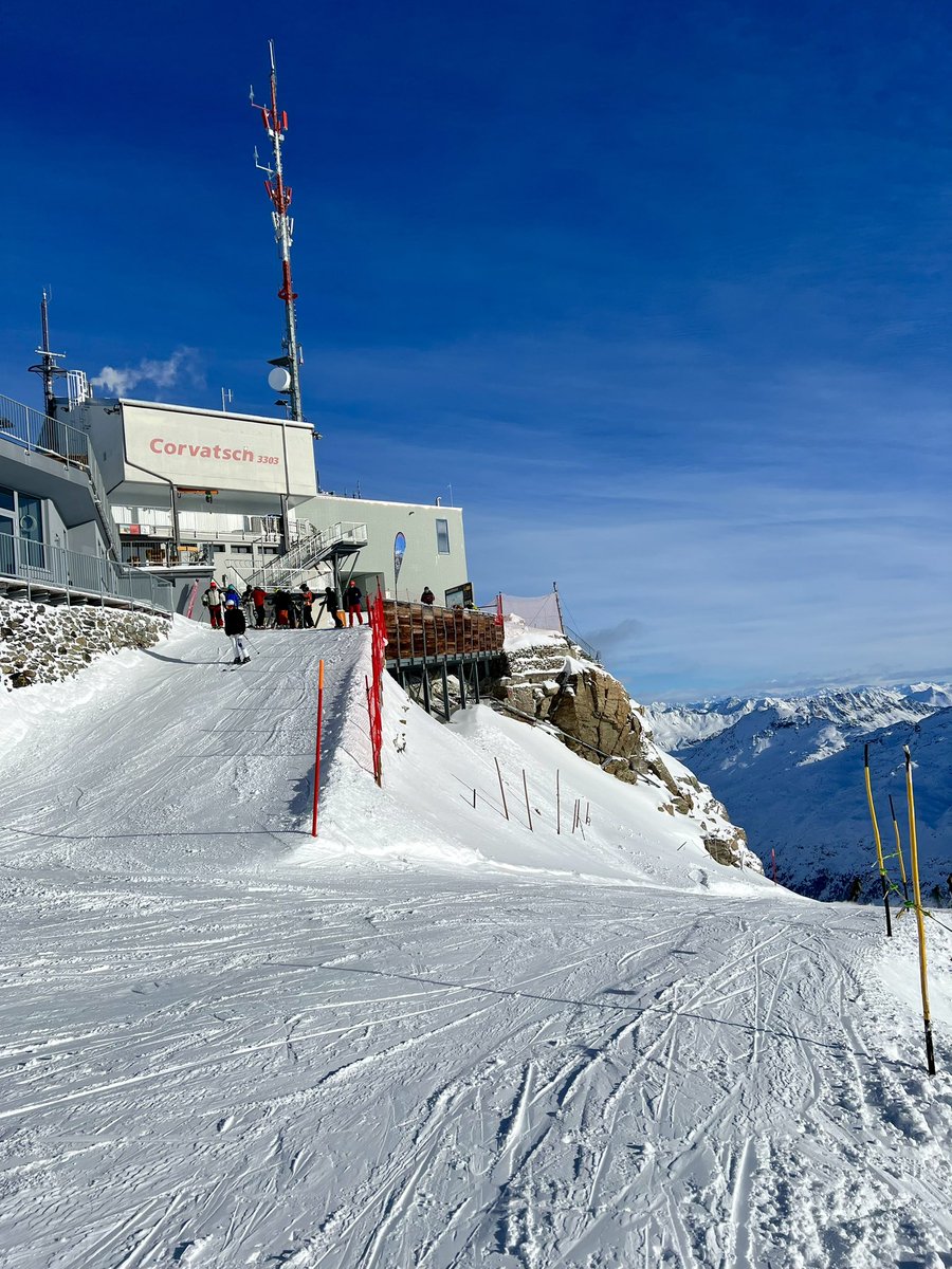 mathiasdenier's tweet photo. Happy New Year 2️⃣0️⃣2️⃣4️⃣🥂⛷️
@EngadinStMoritz https://t.co/MOYsXzF0Ni