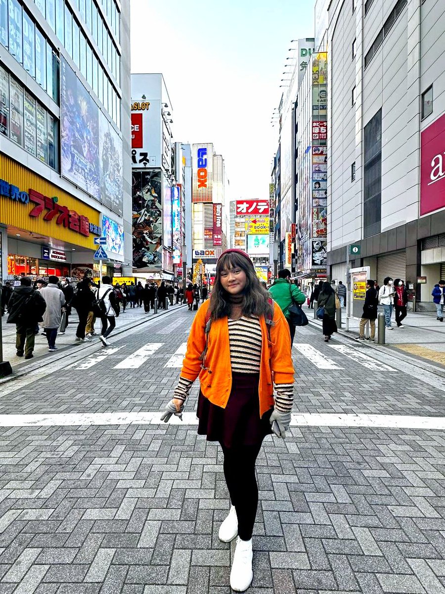 Aun1qa's tweet photo. HAPPY 2024 FROM AKIHABARA! anime girls everwhereeee 🤩 #Japan #Travel #winterholiday #2024NewYear https://t.co/6RJUn6e37i