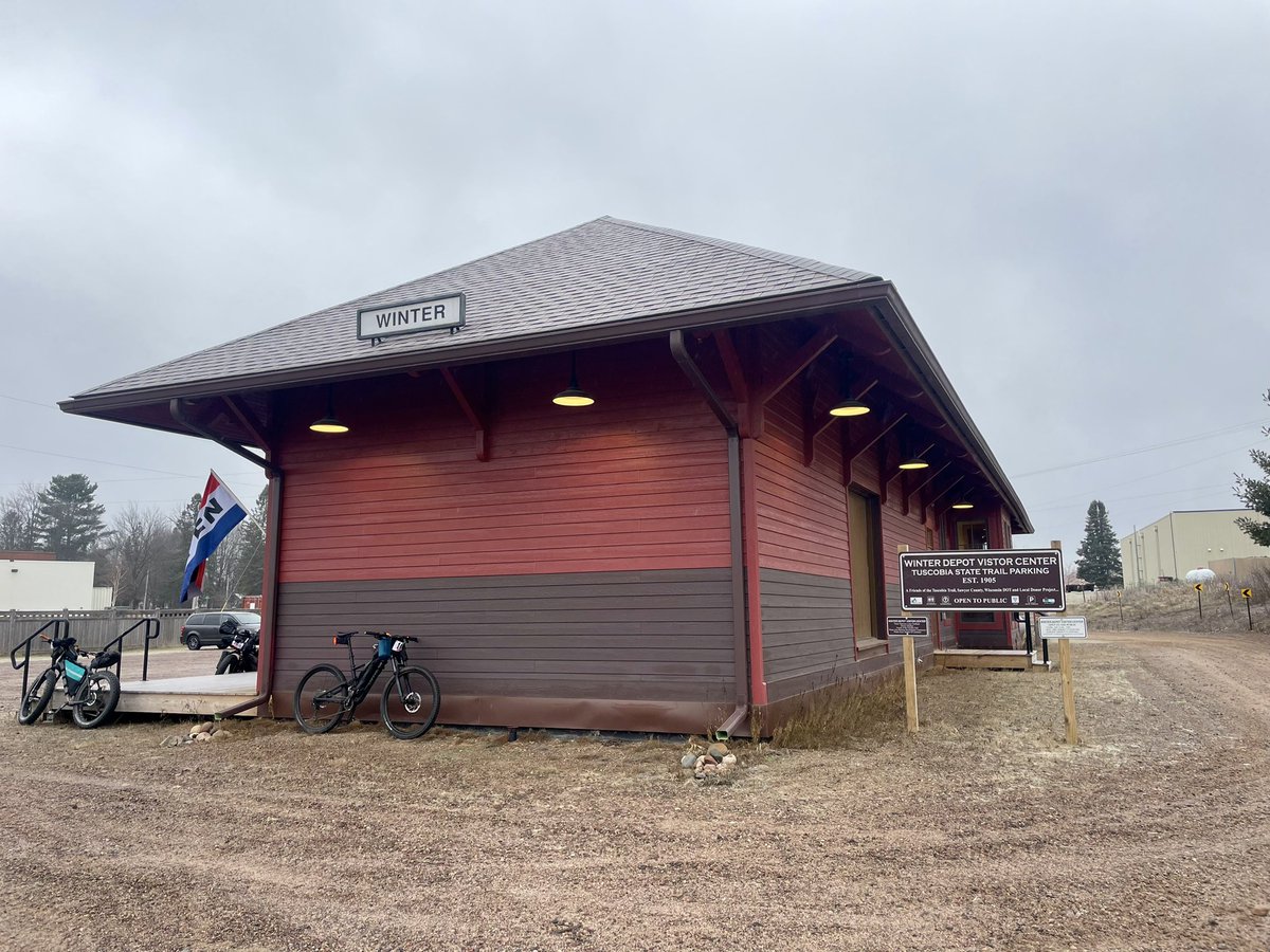Urbanator88's tweet photo. Really nice ride for my second Tuscobia 80. It was nice to see more of the trail in daylight, with a faster snowless pace. About 9 hours start to finish. Misty drizzle pretty much the whole way = me and bike glazed with ice. Stayed warm enough though. #tuscobia https://t.co/jgFkewCpdy