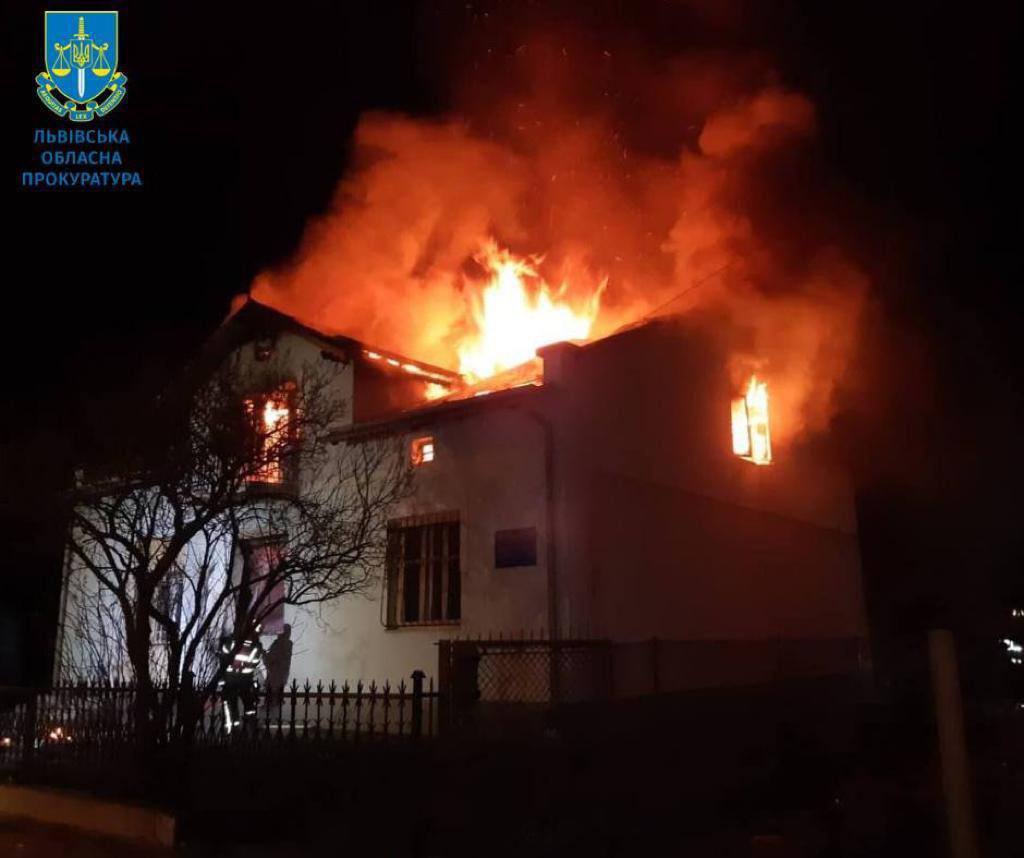 UkraineWorldEsp's tweet photo. @GP_Ukraine @AndriyKostinUa ▪️ En #Lviv, como consecuencias del ataque 🇷🇺, fue destruido un museo y fue dañado el edificio de una de las facultades de la Universidad Nacional de Ingeniería Agrónoma de Lviv. Afortunadamente, no hay víctimas mortales ni heridos.

@GP_Ukraine

#Leopolis #Ucrania #CrimenesRusos https://t.co/p6GukP3bae