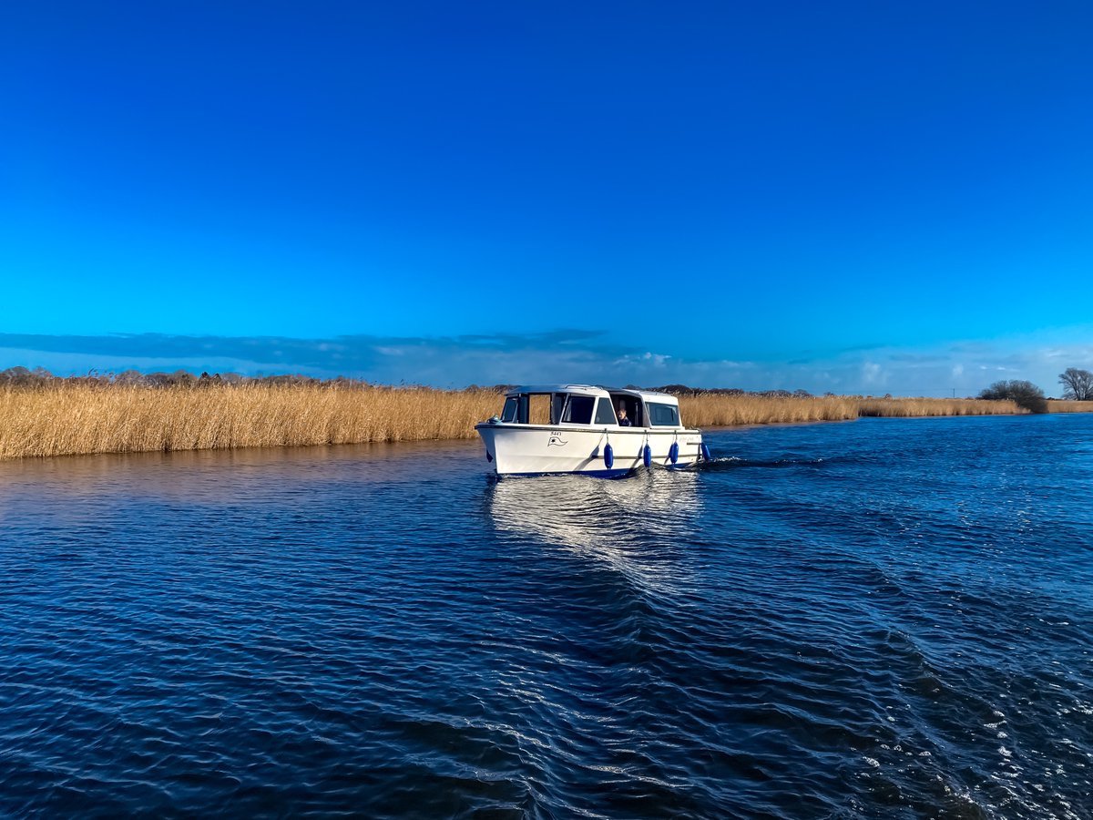 broadsholiday's tweet photo. 🍾 Cheers to 2024! 🌊 As we sail into the New Year, Waterside Holiday Breaks invites you to join us for moments of peace, joy, and stunning waterside vistas. May your year be filled with tranquil waters, beautiful sunsets, and joyful escapes. #HappyNewYear2024 ⛵️💙 https://t.co/cXgDbfSTjG