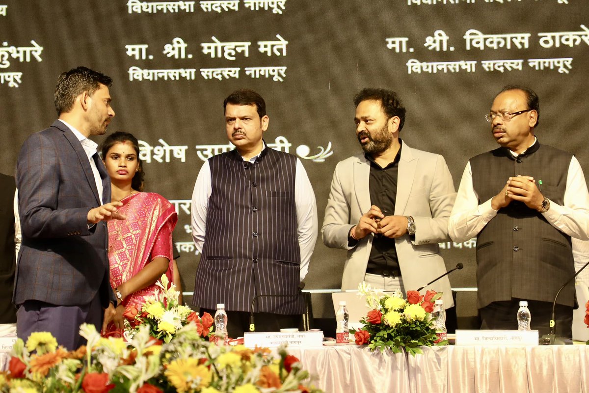 Dev_Fadnavis's tweet photo. 🕧 12.30pm | 1-01-2024 📍Nagpur | दु.१२.३० वा. | १-०१-२०२४📍नागपूर.

🔸Nagpur District Planning Committee Meeting (DPDC Meeting)
🔸नागपूर जिल्हा नियोजन समिती बैठक
🔸नागपुर जिला योजना समिति की बैठक

#Nagpur #maharashtra https://t.co/jAPemlvkJ3