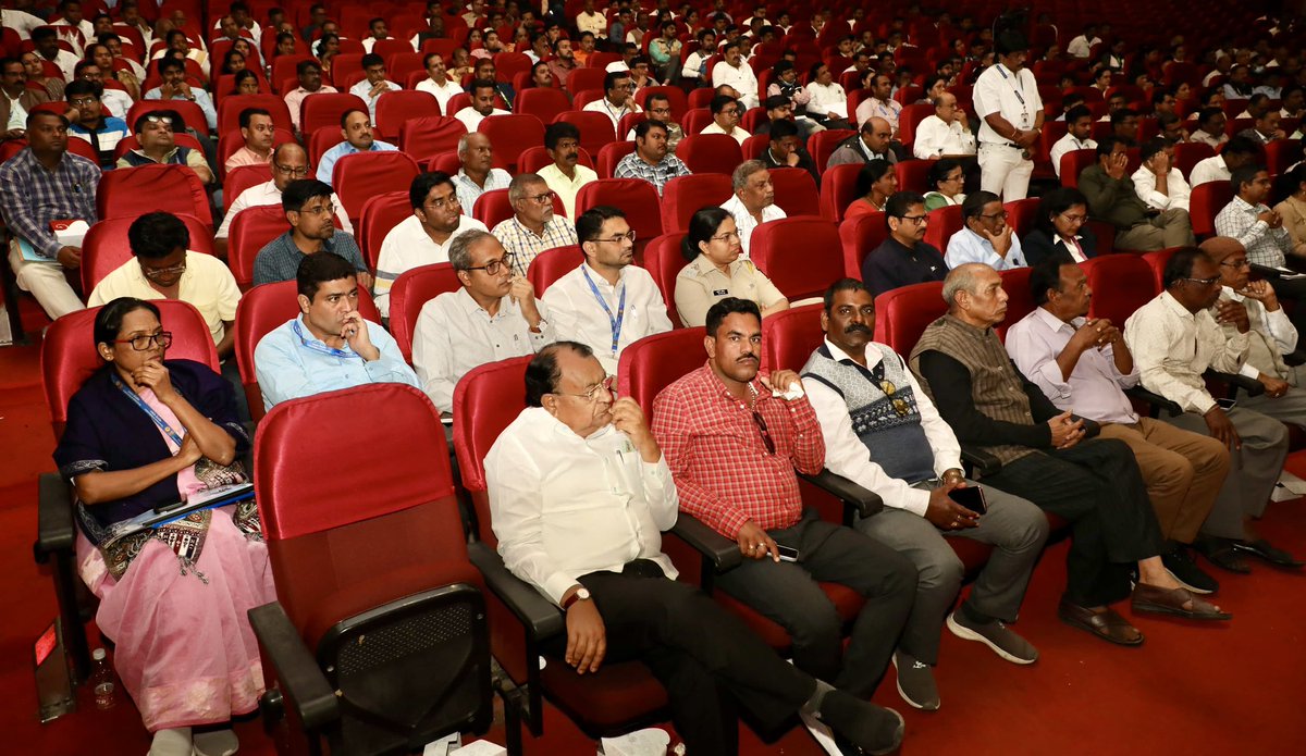 Dev_Fadnavis's tweet photo. 🕧 12.30pm | 1-01-2024 📍Nagpur | दु.१२.३० वा. | १-०१-२०२४📍नागपूर.

🔸Nagpur District Planning Committee Meeting (DPDC Meeting)
🔸नागपूर जिल्हा नियोजन समिती बैठक
🔸नागपुर जिला योजना समिति की बैठक

#Nagpur #maharashtra https://t.co/jAPemlvkJ3