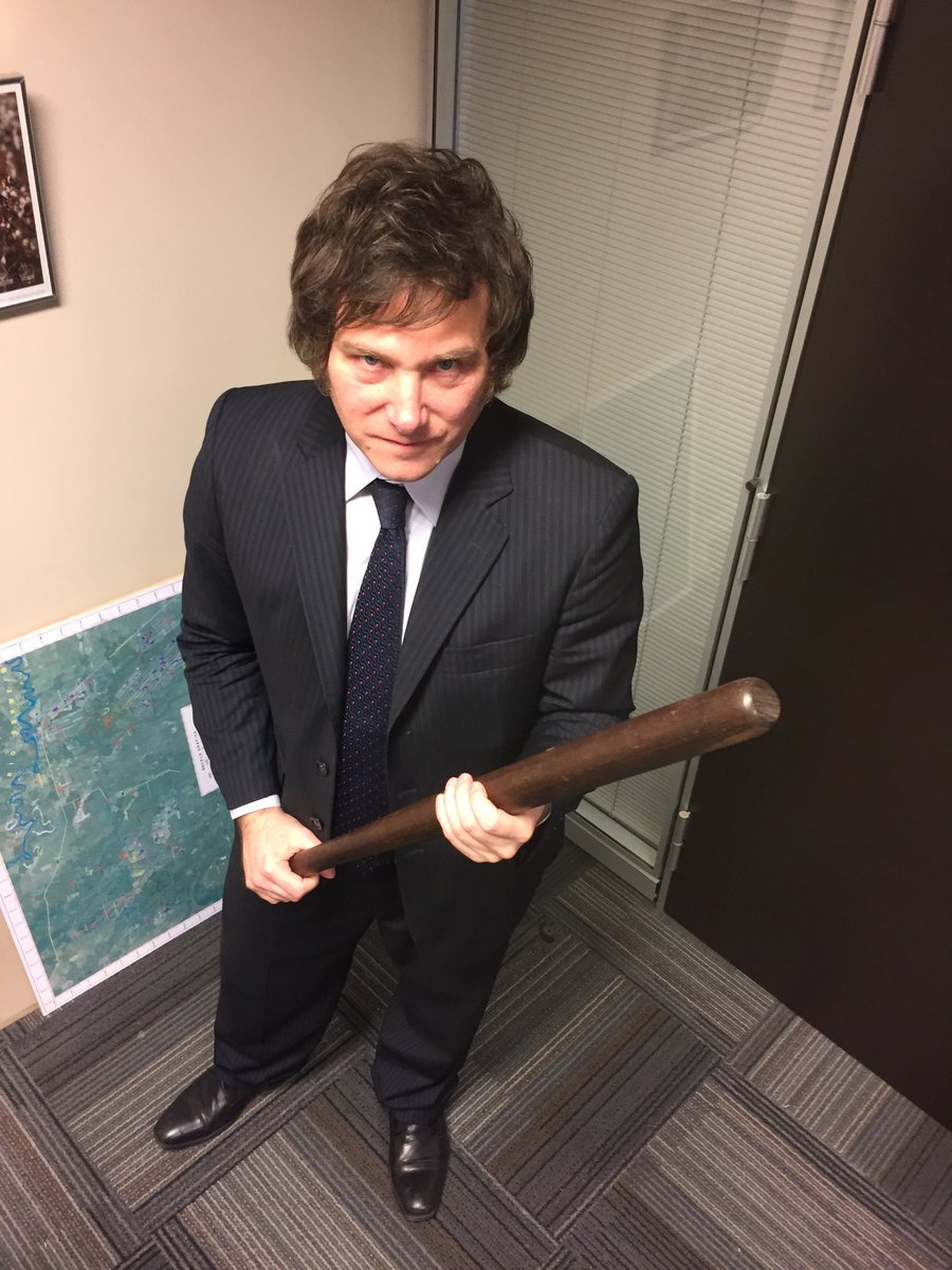 ¿Ves donde tengo la mano izquierda? Hasta ahí me entró en bate  ! Tengo el orto destrozado y pienso dejar igual el de los Argentinos #HappyNewYear2024