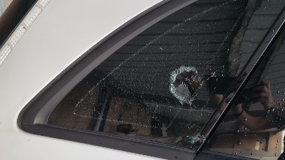 Huizen - Gezocht - Vernieling politieauto - Gemeenlandslaan - Huizen dlvr.it/T0qVfl