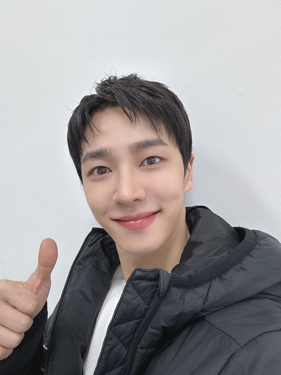 [📺] 잠시 후 8시 50분, tvN 내 남편과 결혼해줘 첫 방송이 시작됩니다🎉 멋진 쉐프가 되어 돌아온 그 시절 우리가 좋아했던 첫사랑 선배 백은호를 연기할 이기광 님의 새로운 모습! 많은 기대와 응원 부탁드립니다💚

#하이라이트 #HIGHLIGHT #이기광 #LEEGIKWANG #내남편과결혼해줘 #백은호