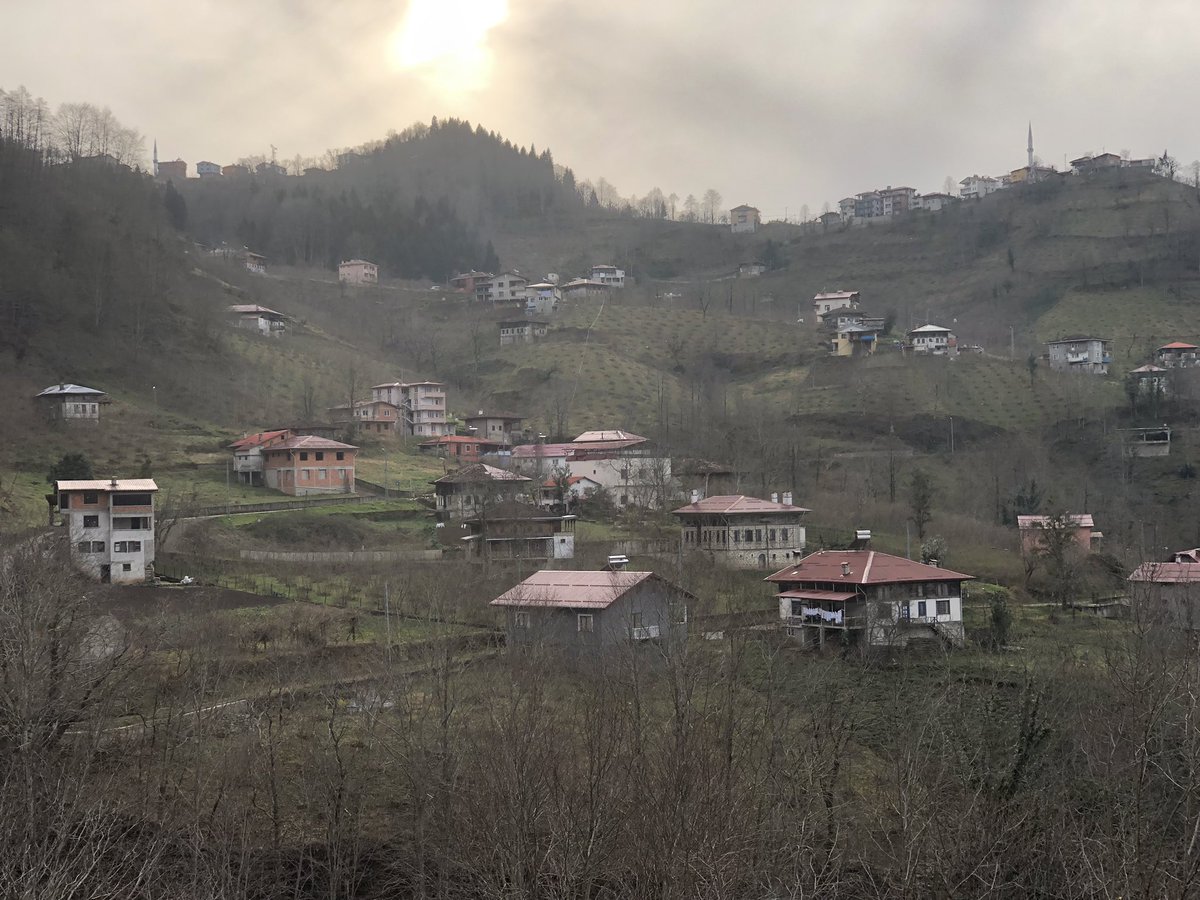 fotinosdan's tweet photo. Yeni yılın ülkemiz için sağlık, mutluluk ve başarı getirmesini temenni ediyor; dünyamız için barış dolu bir yıl olmasını diliyoruz. 
#çaykara #Kabataş @caykarahaber https://t.co/fQGkHhxMuV