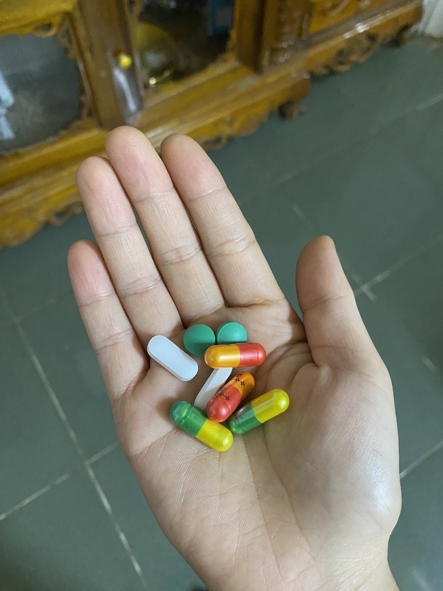 Khởi đầu năm mới bằng một cơn sốt 🤒 
Anh chị em có cách nào chỉ giúp em để em hết cơn sốt và cảm cúm với, chứ sáng giờ nằm không được, đứng cũng không xong 🥹