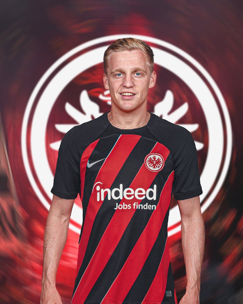 FabrizioRomano's tweet photo. 🚨🔴 Official. Donny van de Beek has joined Eintracht Frankfurt on loan deal from Man United.

As revealed weeks ago, Eintracht will pay small loan fee and cover majority of Donny’s wages.

Buy option not mandatory: €11m plus €3m add-ons.

Exclusive story, confirmed. https://t.co/SPCFNPU8EH