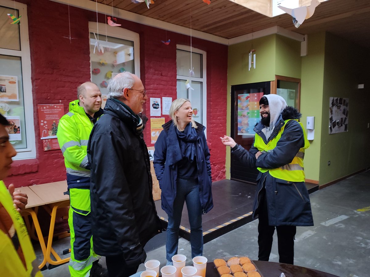 khuddam_be's tweet photo. Majlis Eupen had a memorable Waqar-e-amal #NewYear2024 campaign with Eupen Mayor Claudia Niessen from @Ecolo ! Experiencing our way of starting the New Year! #khuddam #mkab #waqareamal https://t.co/0pVQHqP8PG