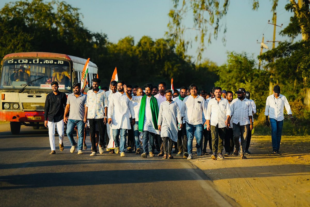 vinaygb's tweet photo. Have started new innings in my life. It took lots of thinking and courage to plunge into active politics. Currently I am actively engaged in grassroots politics in my native district Davanagere. Many events and people - including some of my students have inspired me to take this decision. 

I strongly believe youth of this country - who believe in they can contribute to the development of fair and equal society, should join politics and grow in/with it. 

I seek all of yours support and cooperation - irrespective of your party & ideology- in this exciting yet daunting journey of mine. Thank you 🙏🏼