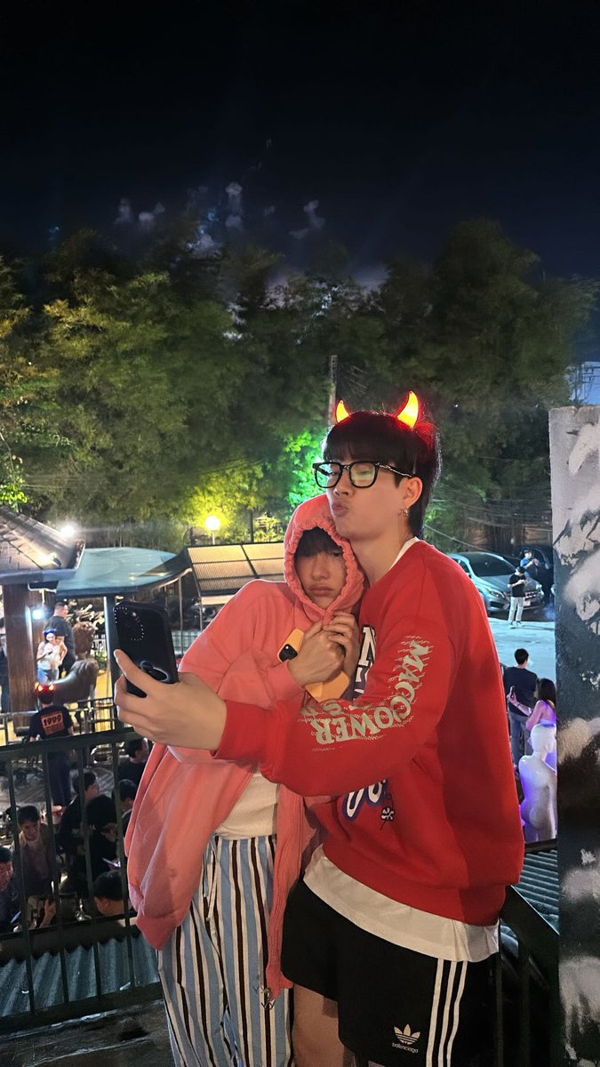 ttumcials's tweet photo. “are offgun dating?”
yes https://t.co/B49D9XqK9O
