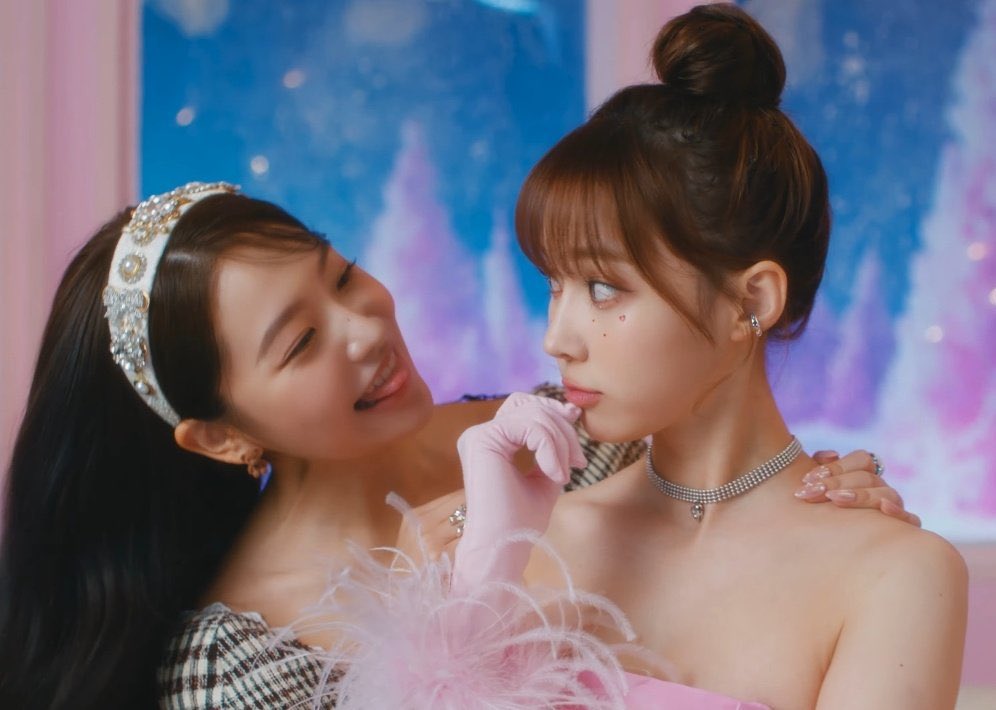 KlMKATY's tweet photo. twinkle, twinkle, little star, on this day you were born, near and far, the world felt a brighter spark! happy birthday, Minjeongie! may this year be your personal constellation, full of wishes twinkling like distant stars and dreams as vast as the milky way. 🩷

(+ @wniterkim) https://t.co/Y86uIt46Q5