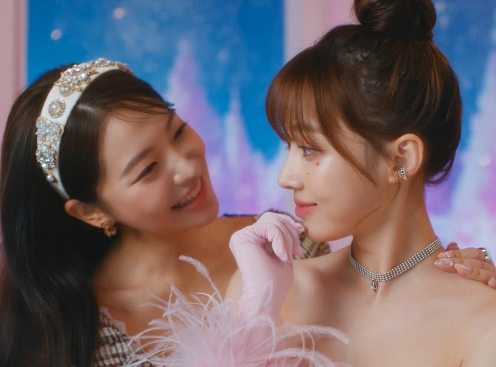 KlMKATY's tweet photo. twinkle, twinkle, little star, on this day you were born, near and far, the world felt a brighter spark! happy birthday, Minjeongie! may this year be your personal constellation, full of wishes twinkling like distant stars and dreams as vast as the milky way. 🩷

(+ @wniterkim) https://t.co/Y86uIt46Q5