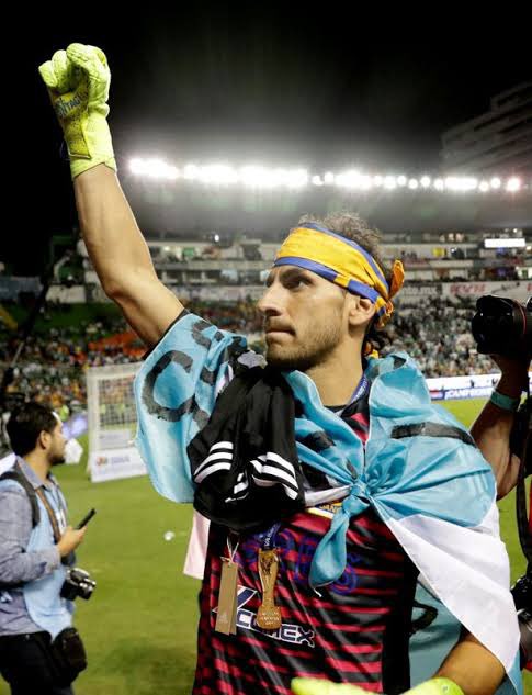alexxandroc17's tweet photo. @ElJefeAguila Nahuel en el 2015 , 2016 , 2019 y 2023 🤣🤣 https://t.co/b76U89OjP3