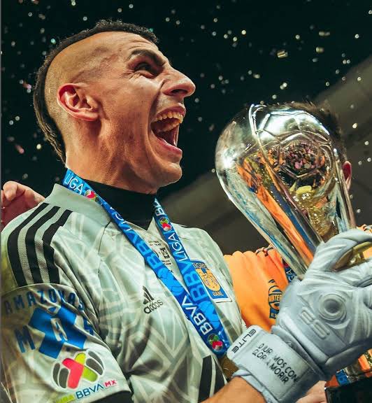 alexxandroc17's tweet photo. @ElJefeAguila Nahuel en el 2015 , 2016 , 2019 y 2023 🤣🤣 https://t.co/b76U89OjP3