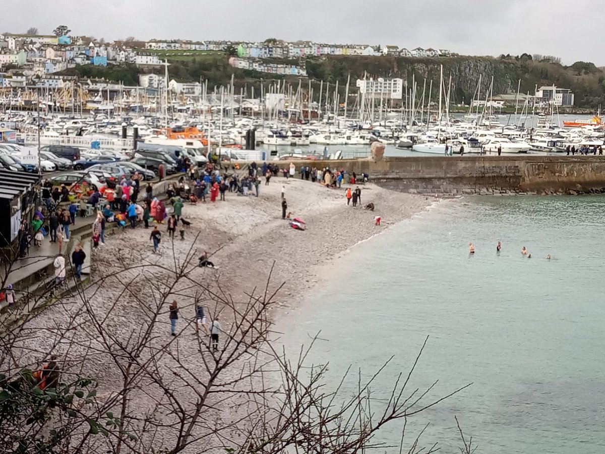 #NewYears2024 #swimming #Brixham #Devon #HappyNewYear2024 🏊🏼‍♂️🏊🏼‍♂️ #Breakwater