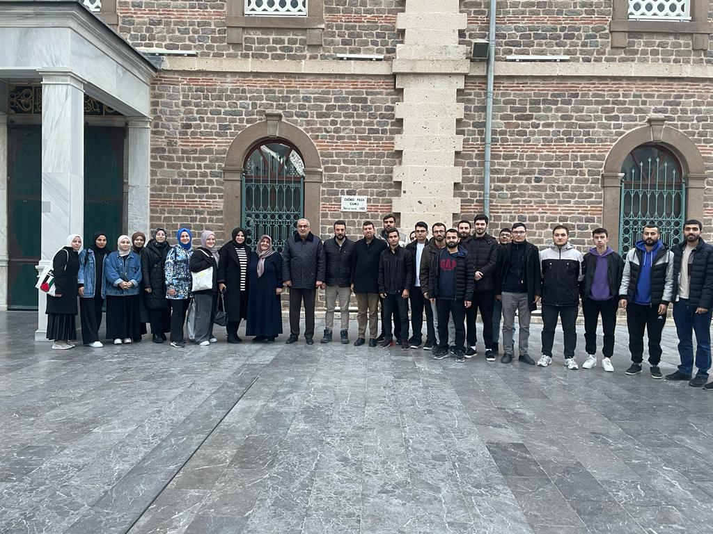 Bkesirmuftulugu's tweet photo. 📌 Yılın ilk Sabah Namazı Buluşması Zağnos Paşa Camii'nde gerçekleştirildi.

🔹 İl Müftülüğümüz tarafından organize edilen programda, Kur'an-ı Kerim Tilaveti, Tesbihat, Sohbet ve Dua yapıldı. https://t.co/BPWkWmvTZn