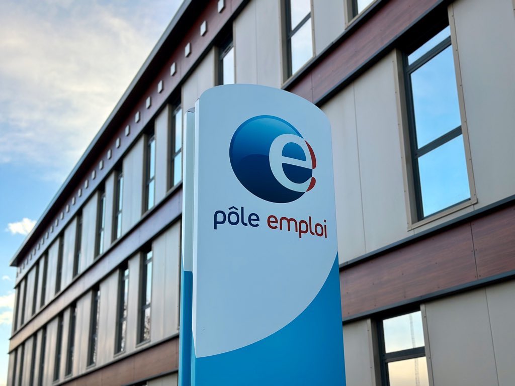 tristan_sacha's tweet photo. Comment ça « #PôleEmploi » ?? 👀
On avait dit « #FranceTravail » dès minuit 😌☝️
C’est le comble quand même @pole_emploi, de désinscrire en un claquement de doigts quelqu’un qui oublie de s’actualiser, mais de rater soi-même son #actualisation 😏🤭🤣
Vous avez jusqu’au 15 donc⏳ https://t.co/fVlIH0oeEv