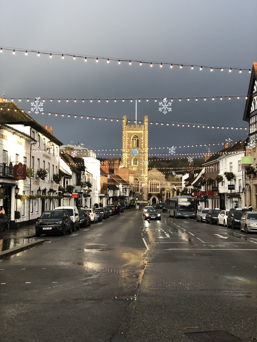 aceplacescards's tweet photo. A final photo of #henleyonthames as the sunset on 2023 yesterday. A beautiful reminder the sun is always shining despite the dark clouds. Happy new year all and here’s to more ace places getting their very own playing cards!

#NewYear #NewYear2024 https://t.co/9UoLvJaQfc