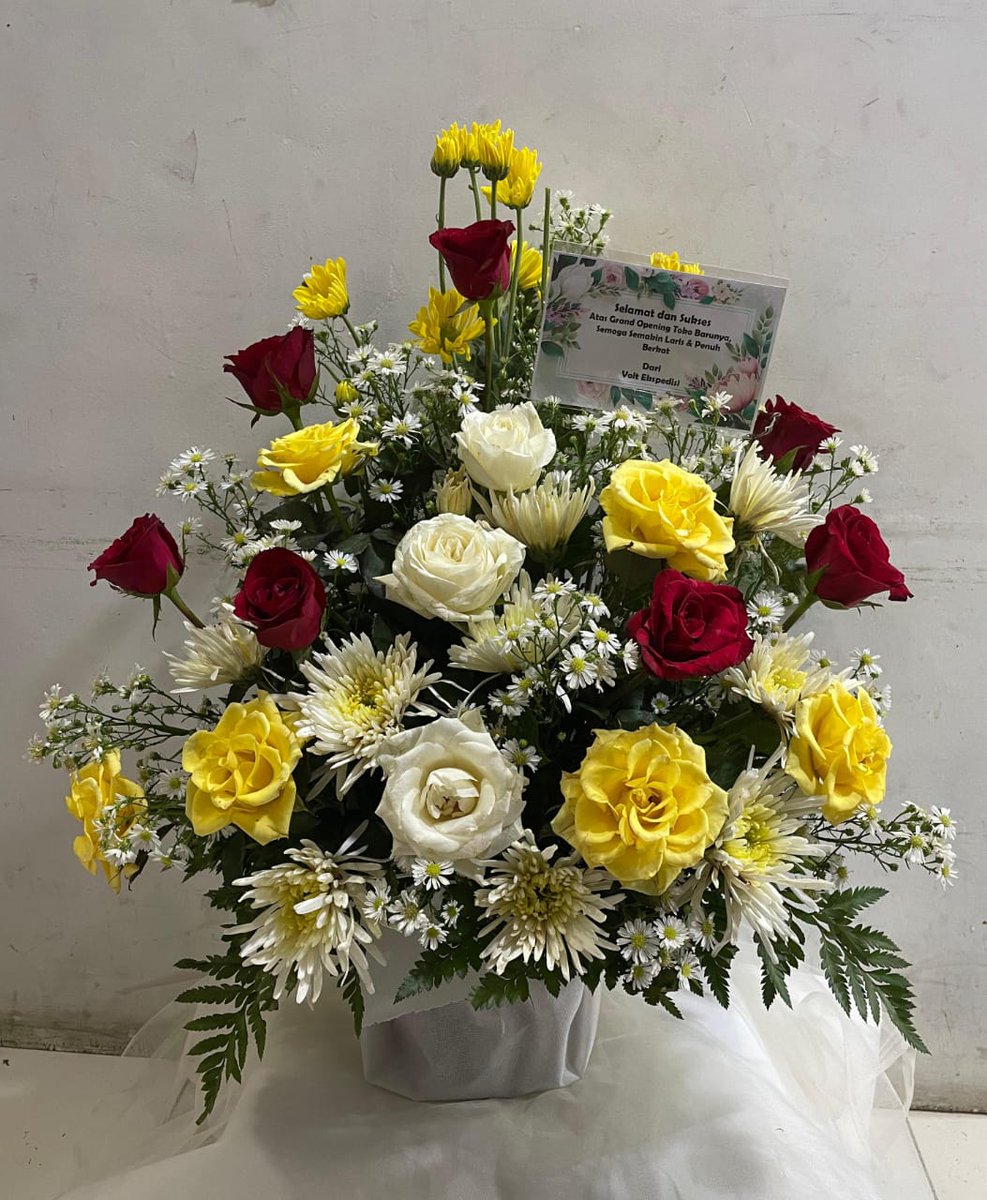 floristsolo's tweet photo. TOKO KARANGAN BUNGA surakarta SOLO. 
klik pesan via WA➡➡https://t.co/MM9BO6oNbG 

#banjarsari #jebres #surakarta @floristsolo #laweyan #pasarkliwon #serengan #solo #sukoharjo https://t.co/zG8JpSyY6A https://t.co/8Ciwm1WdF1
#FYP #masukberanda
 #twitter #sensitif #karanganbunga https://t.co/OOfMe4U0gF