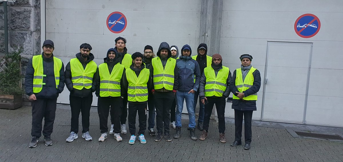 khuddam_be's tweet photo. Majlis Brussels East went all out! Productivity was a key priority this morning, look at how much they managed to clean up! Cleaning up the streets, while practicing your faith. #trueislam #ahmadiyya #khuddam #mkab https://t.co/FpQTD99sIg