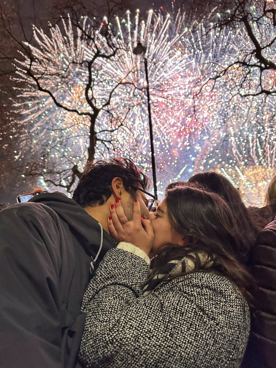 My first and only kiss this year ✨
@aminfarhang_ 
#LondonNYE