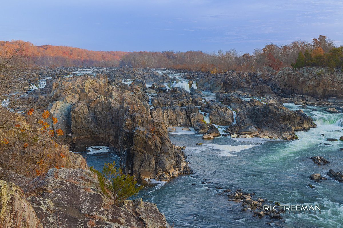 rickfr01's tweet photo. One of the most awe inspiring times I had in 23 was a 3rd visit to The Great Falls Park in #Virginia #USA at #Sunrise in November.
Read the alt info for more details of each shot.
@CanonUSA @neewerofficial @Gr8FallsPark  #LiveForTheStory #ShotOnCanon #photoplus https://t.co/88mi3JbNlh