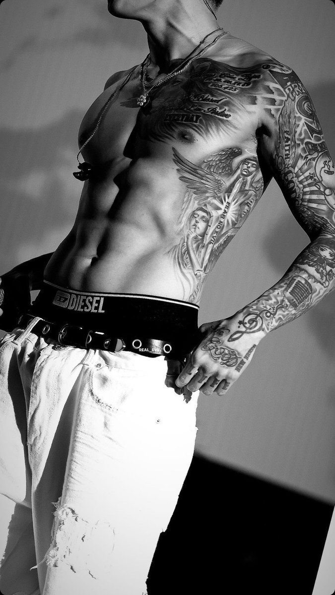 fearrafar's tweet image. I want to use this as my wallpaper so bad but i got a husb**d noooooo!!!!