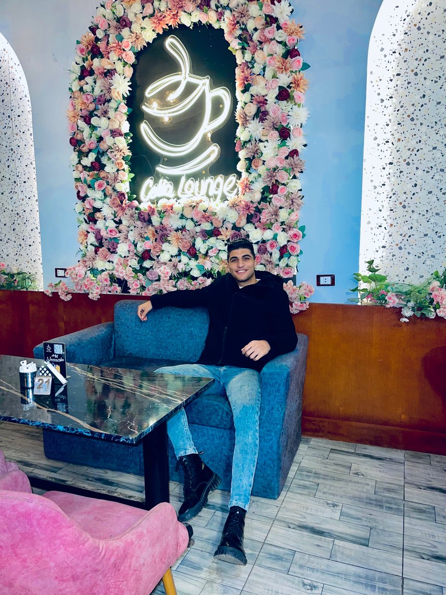 tooo7aaaaaaa's tweet photo. مصاحب نص الارض والنص التاني يسمع عني😎🎭🔝. https://t.co/6w9PD7yRDG