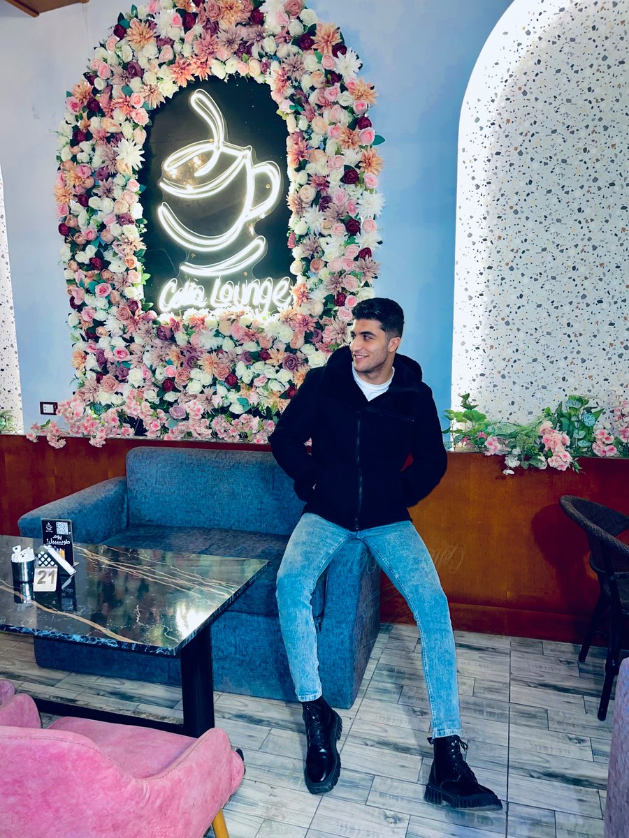 tooo7aaaaaaa's tweet photo. مصاحب نص الارض والنص التاني يسمع عني😎🎭🔝. https://t.co/6w9PD7yRDG