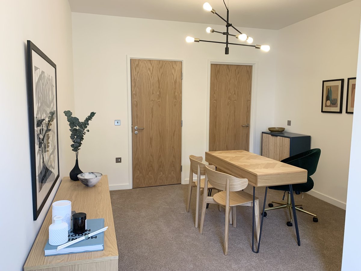 We all need a bit of extra space for when friends and family stay over, and here at #TheIronworks we’ve got you covered. Our three-bed townhouses each feature a separate ground floor bedroom / living space with en suite bathroom. ✉️sales@theagency-leeds.co.uk 📞01134033058