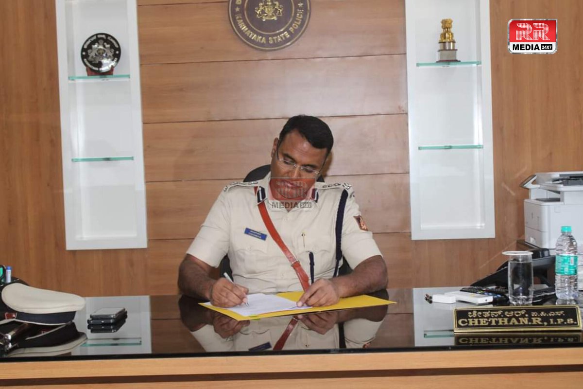 4newsReal's tweet image. चेतन आर को कलबुर्गी में उप पुलिस जनरल और पुलिस आयुक्त के रूप में पदोन्नत किया गया है आई पी एस ने चार्ज लिया।

#ips #kalabragiips #ipspromotion #chetanR #karnataka #karnatakanews #rrmedia24x7