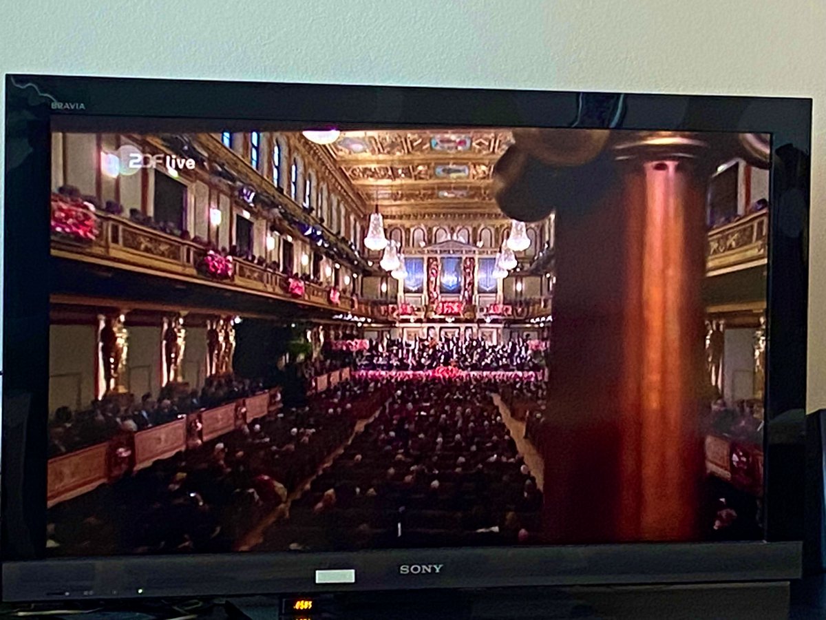 fatma_kesgun's tweet photo. #HappyNewYear2024 #ZDFlive
#YılbaşıKonseri https://t.co/2no0EDNtoK