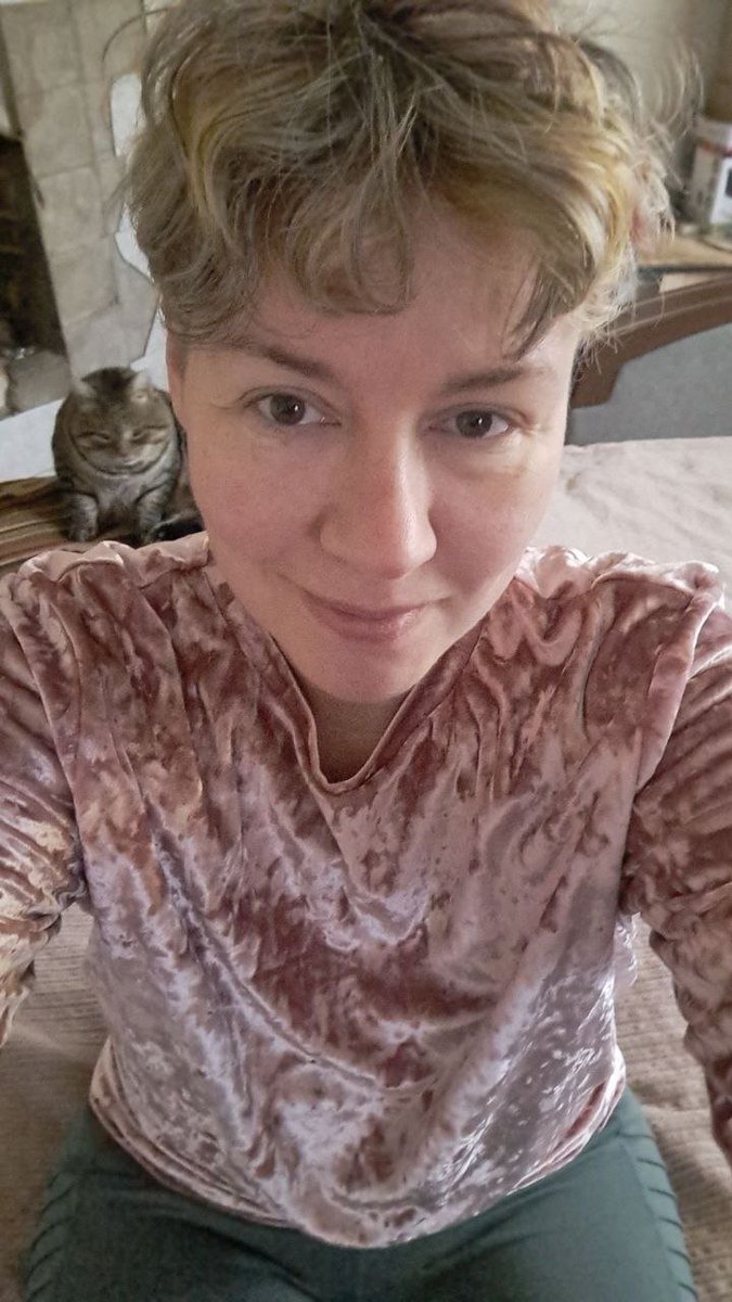 mar_kov_ko's tweet photo. Do you look your age? Post a pic.

44,7. No makeup. The cat is around 7-8 y.o., he clearly looks better! https://t.co/igL2SY9nEE