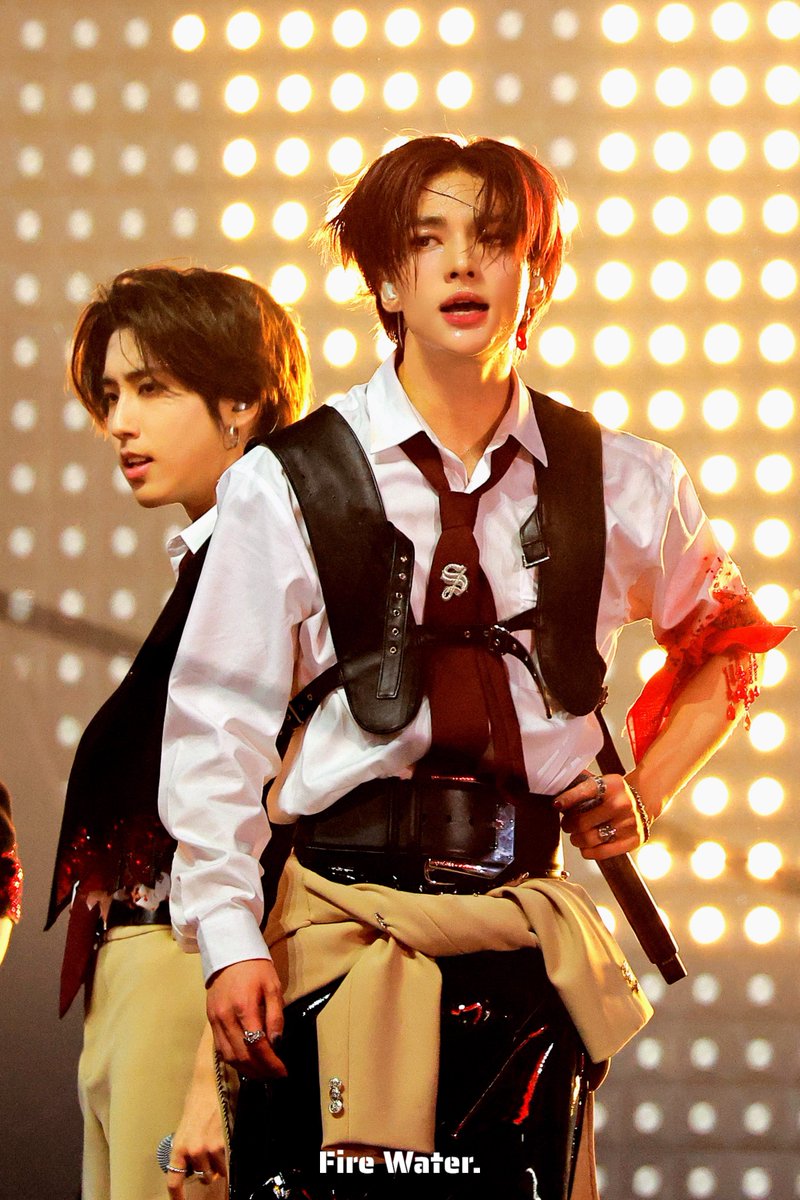 FireWater00's tweet photo. 231225

#현진 #황현진 #Hyunjin #한 #한지성 #HAN #Straykids #스트레이키즈 https://t.co/WLKMeZLcyw