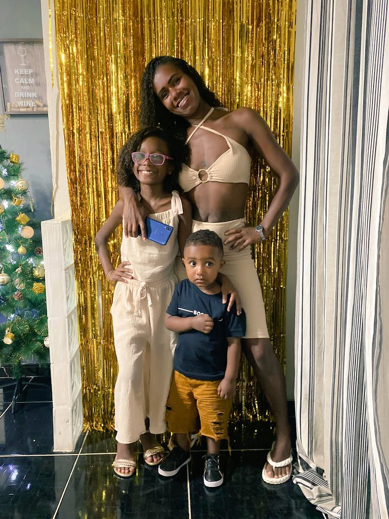 Cintiaalisboa's tweet photo. Só Deus sabe o quanto eu amo vocês, e mas ninguém ❤ https://t.co/xcRa2q84zu
