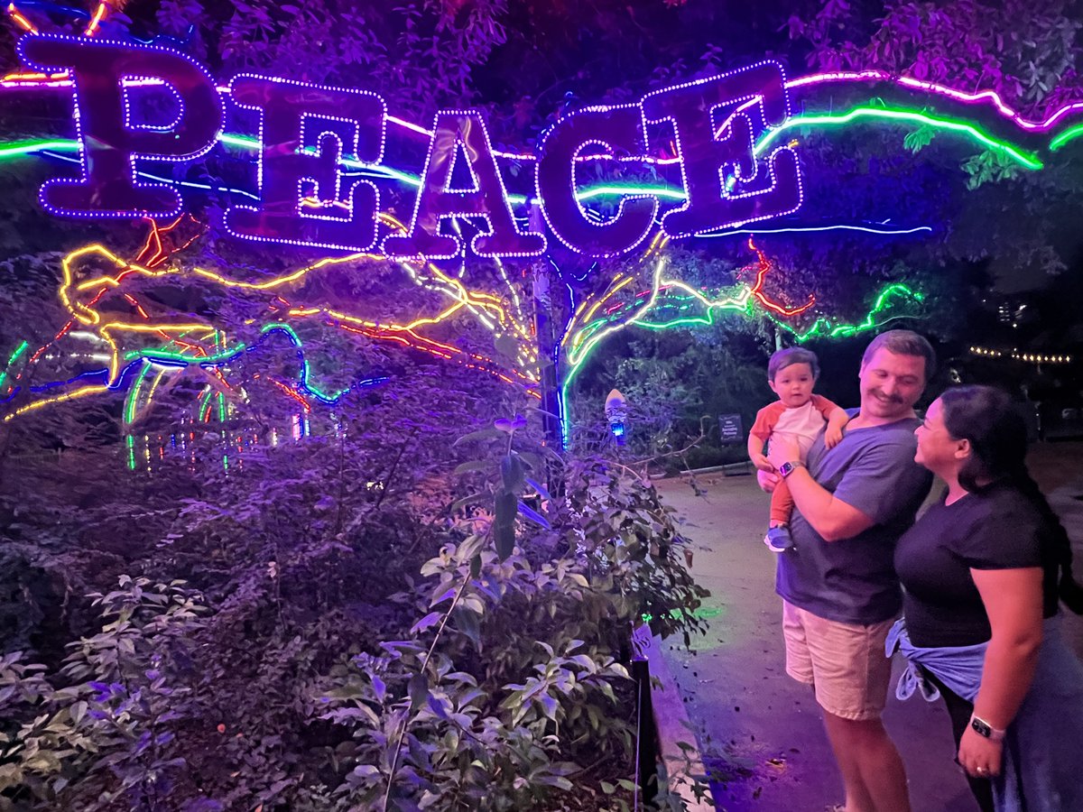 Happy New Year, Houston! Kick off 2024 with a Zoo visit! We’re open regular hours for both daytime admission and @txuenergy presents Zoo Lights Plan your visit at houstonzoo.org!
