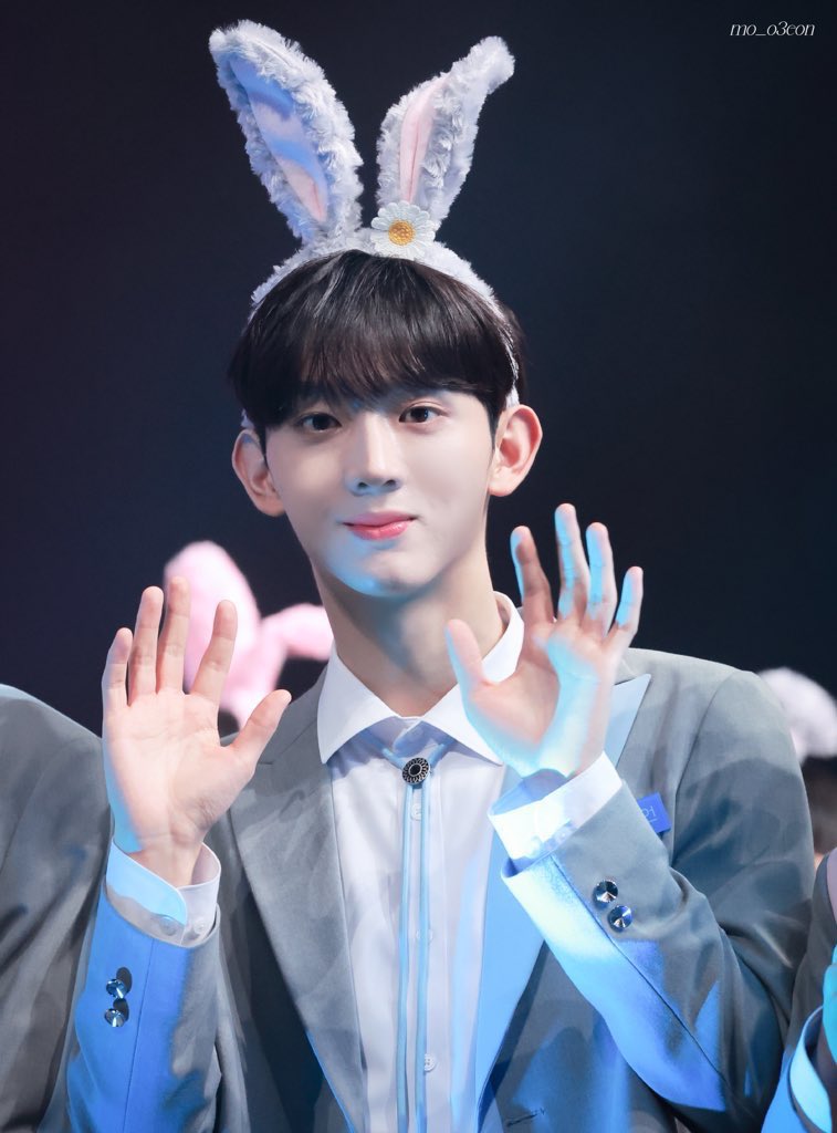 mo_o3eon's tweet photo. 처음으로 승언이의 생일을 함께 맞이하네
승언이를 처음 본 날이 엊그제 같은데 시간이 정말 빠르다는 걸 느끼고 있어 ૮꒰ྀི ⸝⸝• ·̫ •⸝⸝ ꒱ྀིა ♡̴ 작년엔 승언이덕분에 하루하루 행복했고 누군가를 이렇게 응원할 수 있구나 정말 사랑할 �� 있구나를 많이 느꼈던 거 같아 스스로 승언이를 응원하는 모습에 정말 놀랐고 열심히 노력하는 승언이는 정말 사랑받을 자격이 있는 사람이라 그 모습에 더 사랑하고 응원한 거 같아 💓 배울 점이 많은 승언이를 만난 만큼 나도 좋은 영향력을 줄 수 있는 언���이 될 수 있도록 노력할게 ( ⸍ɞ̴̶̷ ·̫ ɞ̴̶̷⸌ )♡ 21살의 유승언도 기대할게 생일축하해 🎂 정말 아낀다 사랑해 ♥ 

#이거보면_승언이_생축하는거
#Seungeons20thMelody